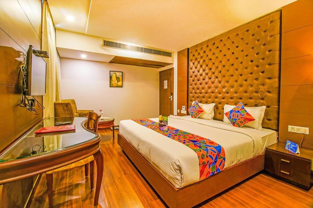 Airport Hotel Bollywood Paradise New Delhi Eksteriør billede